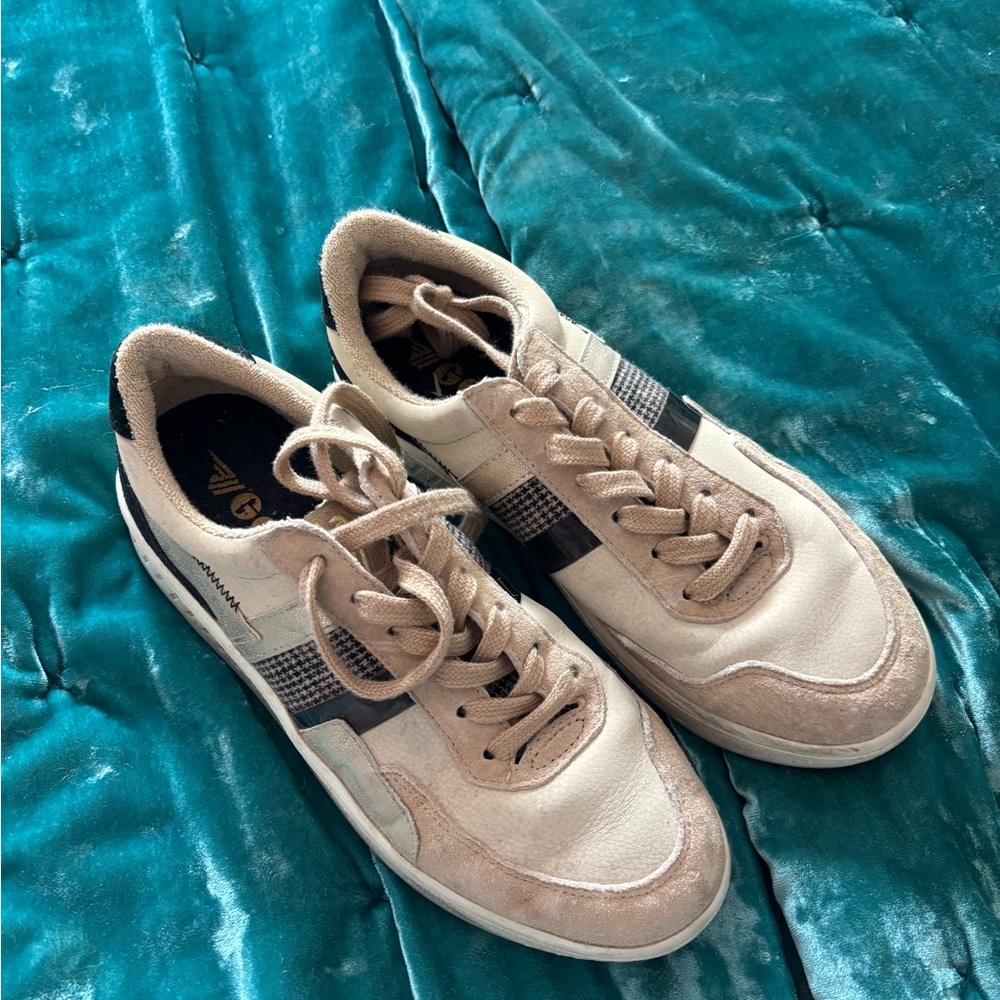 Gola Women's Beige and Black Low-Top Sneakers
